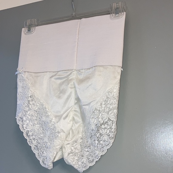 Medium Control - Picture 2 of 8